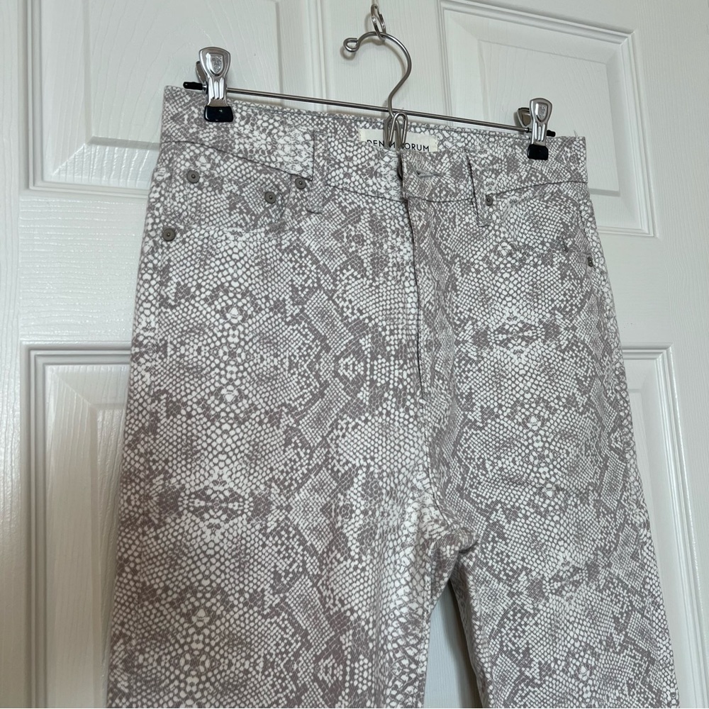 Aritzia Denim Forum Lola High Rise Skinny Crop Jeans White Snake Print - Sz 27 - Picture 5 of 16